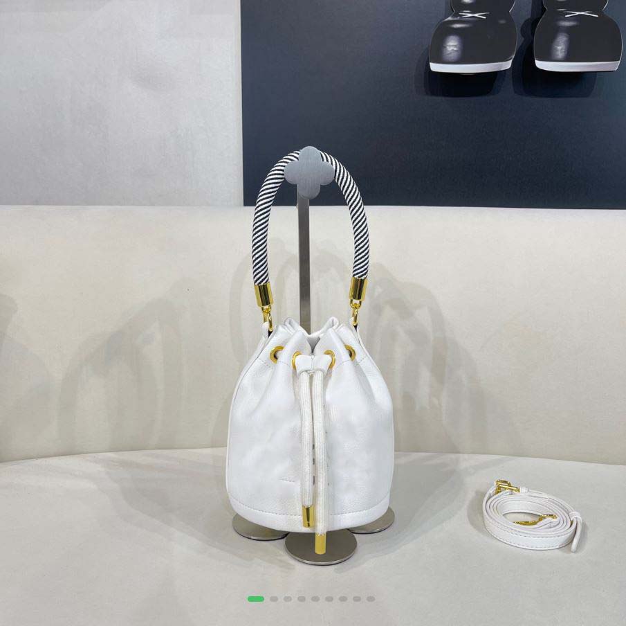 Fashion Designer Women's Bag Women's Shoulder Bag Handbag Purse Bucket Bag Original box genuine leather Cross Body chain High quality, White
Fashion Designer Women's Bag Women's Shoulder Bag Handbag Purse Bucket Bag Original box genuine leather Cross Body chain High quality, White