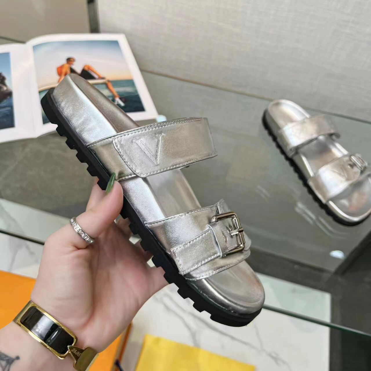 Designer Slipper Luxury Slides Brand Sandals Woman Slide Men Slippers Flat Bottom Flip Flop Design Sneakers Leather Sandal by 1978 W271 04, #3
Designer Slipper Luxury Slides Brand Sandals Woman Slide Men Slippers Flat Bottom Flip Flop Design Sneakers Leather Sandal by 1978 W271 04, #3