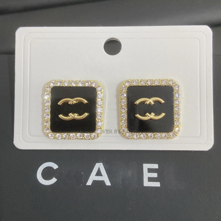 Women Charm Earrings 18k Gold Plated Black Stud Earrings Luxury Brand Love Jewelry Designer Diamond Earrings Family Gift Celtic Jewelry Wholesale
Women Charm Earrings 18k Gold Plated Black Stud Earrings Luxury Brand Love Jewelry Designer Diamond Earrings Family Gift Celtic Jewelry Wholesale