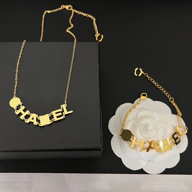 Never Fading 18K Gold Plated Luxury Brand Designer Pendants Necklaces Stainless Steel Bracelet C-Letter Choker Pendant Necklace Chain Jewelry Accessories Gifts
Never Fading 18K Gold Plated Luxury Brand Designer Pendants Necklaces Stainless Steel Bracelet C-Letter Choker Pendant Necklace Chain Jewelry Accessories Gifts