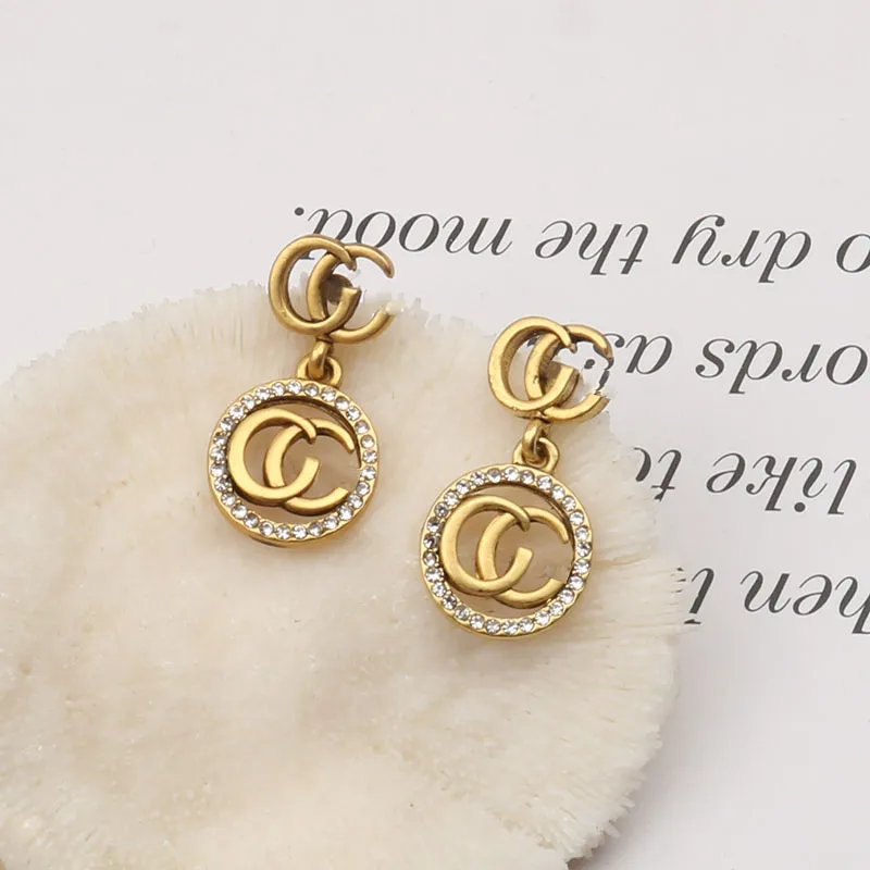 Various vintage stud earrings luxury 925 silver designer earring letters jewelry women 18k plated diamond valentine Wedding Gifts
Various vintage stud earrings luxury 925 silver designer earring letters jewelry women 18k plated diamond valentine Wedding Gifts