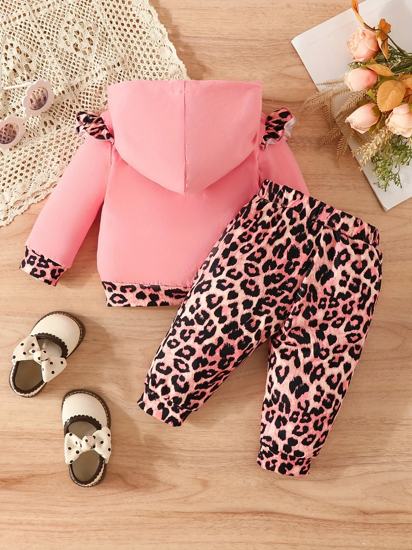 Family Matching Outfits 3 months to years old baby girls casual leopard print fashion clothing letter hoodie pant suit autumn and winter 231124