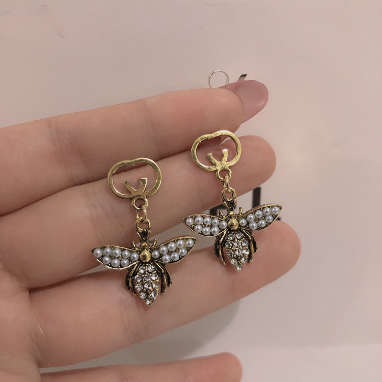 Designer Bee Diamond Stud Earrings Fashion Women's Letter Dangle Earrings 2023 New Style Jewelry Family Gifts 18K Gold Plated Earrings Luxury Jewelry Wholesale
Designer Bee Diamond Stud Earrings Fashion Women's Letter Dangle Earrings 2023 New Style Jewelry Family Gifts 18K Gold Plated Earrings Luxury Jewelry Wholesale