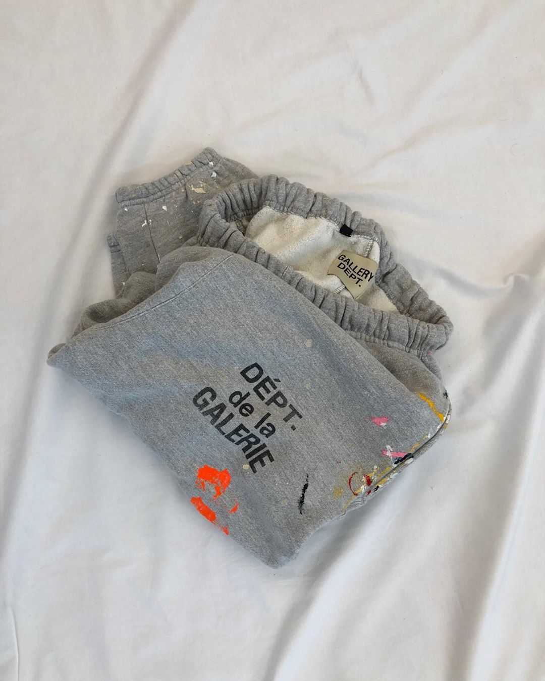 Men' Pants 22FW High Street Made Old Wash Hand Painted Splashing Ink Bunch Foot DEPT Casual Women' Sweatpants T230425, Ivory
Men' Pants 22FW High Street Made Old Wash Hand Painted Splashing Ink Bunch Foot DEPT Casual Women' Sweatpants T230425, Ivory