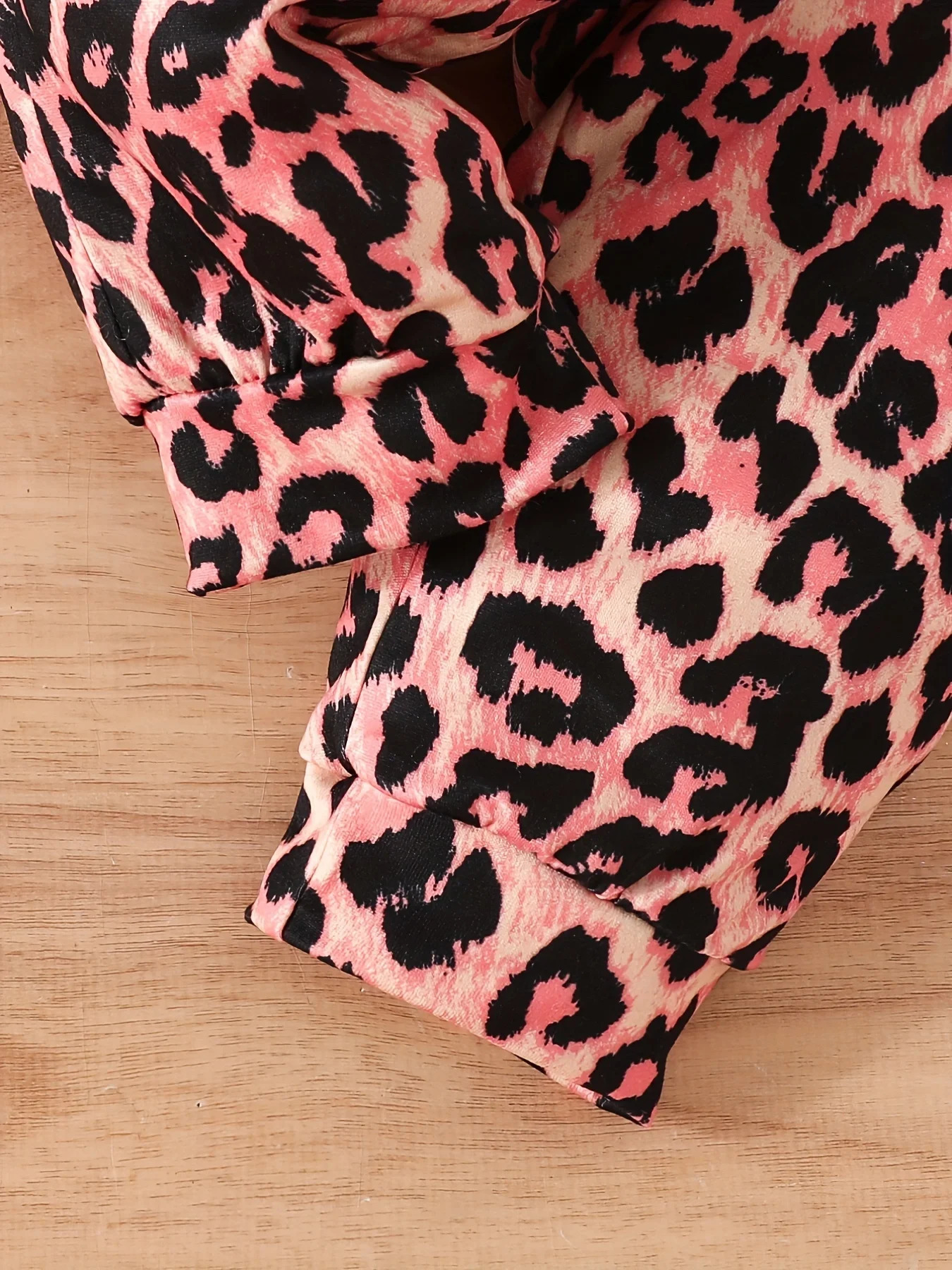 Family Matching Outfits 3 months to years old baby girls casual leopard print fashion clothing letter hoodie pant suit autumn and winter 231124