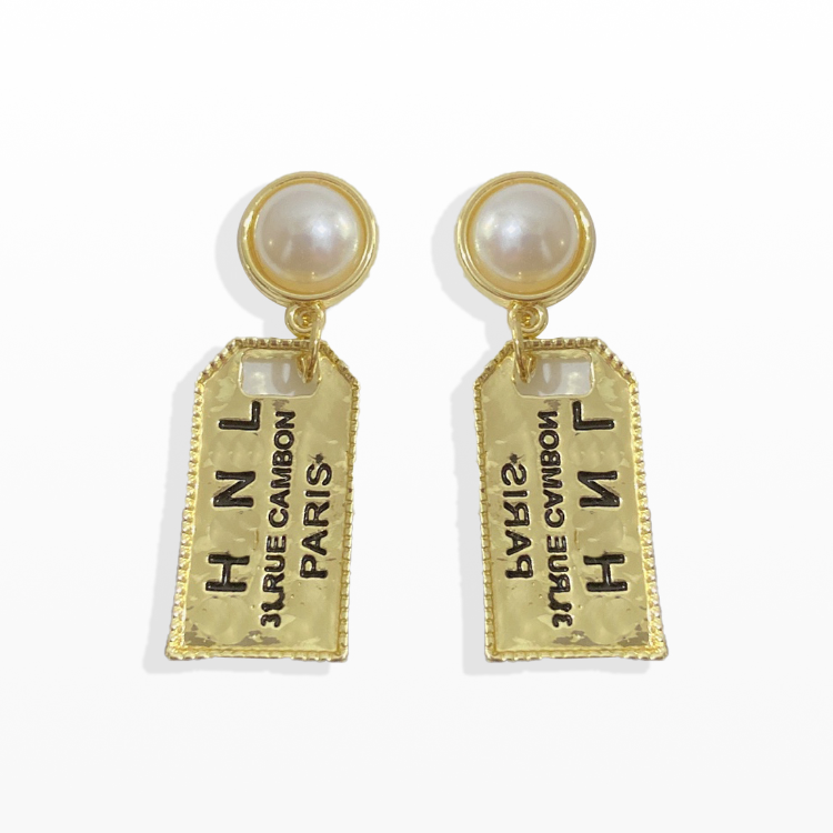 Designer Charm Pearl Earrings Luxury Love Dangle Earrings 18K Gold Plated Jewelry 2023 Family Love Stud Earrings Wedding Party Womens Jewelry Wholesale
Designer Charm Pearl Earrings Luxury Love Dangle Earrings 18K Gold Plated Jewelry 2023 Family Love Stud Earrings Wedding Party Womens Jewelry Wholesale