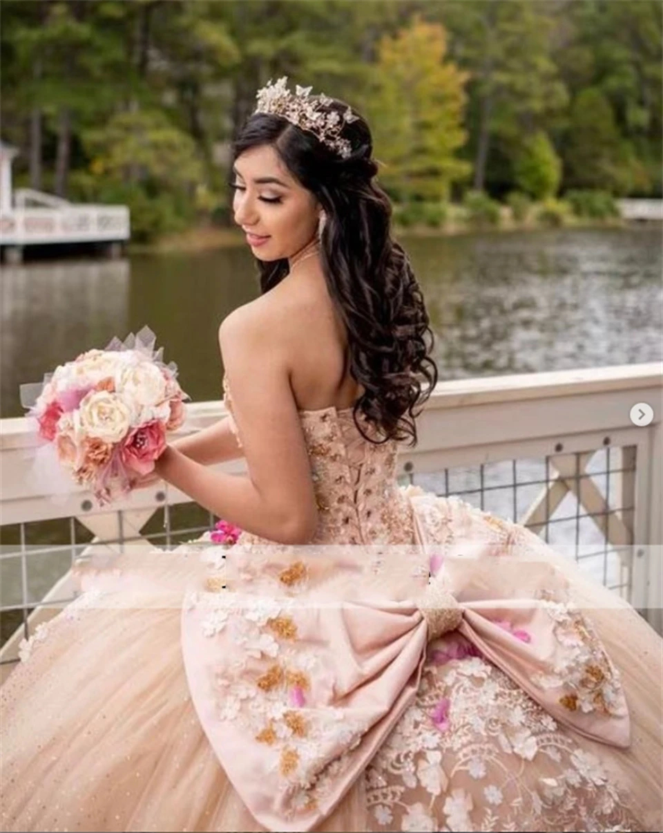 Sparkly Sequined Quinceanera Dresses With 3D Floral Appliques Sleeveless Sweetehart Neck Lace-Up Bow Back Champagne Beaded Princess Prom Party Pageant