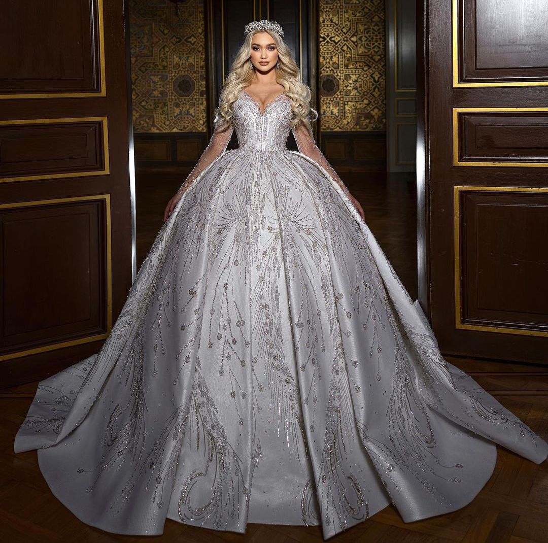 Elegant Ball Gown Wedding Dresses V Neck Long Sleeves Sequins Appliques Beaded Floor Length Ruffles 3D Lace Plus Size Zipper Bridal Gowns Plus Size Ve