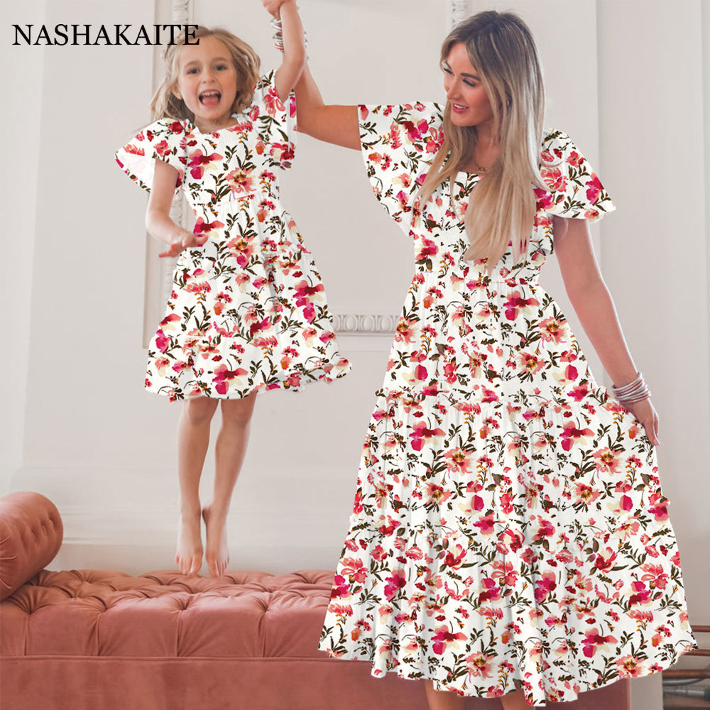 Family Matching Outfits Mom and daughter Long Floral Dress family look Dad Son flowers Print TShirt Mommy me clothes matching outfits 230424
