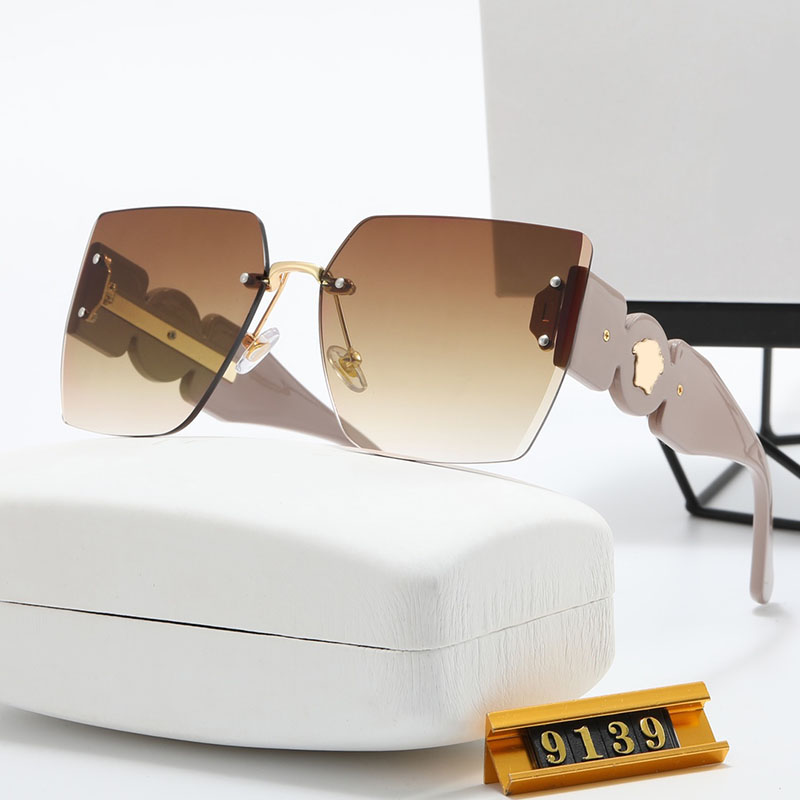 Woman Sun Glasses Designer Sunglasses Ladies Luxury Eyeglasses for men womens Travel Fashion Sunglasses Outdoor Beach Eyewear box
Woman Sun Glasses Designer Sunglasses Ladies Luxury Eyeglasses for men womens Travel Fashion Sunglasses Outdoor Beach Eyewear box