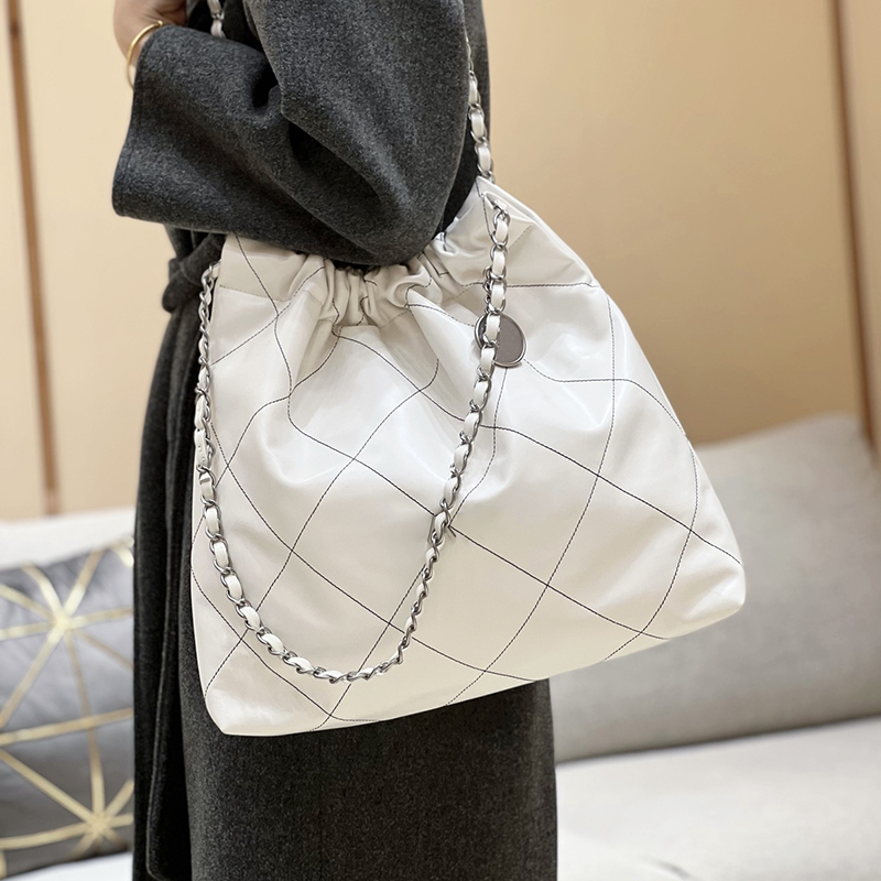 Designer Handbag Luxury Tote Bags 10A Mirror quality Calfskin Shoulder Bags With Box C017
Designer Handbag Luxury Tote Bags 10A Mirror quality Calfskin Shoulder Bags With Box C017