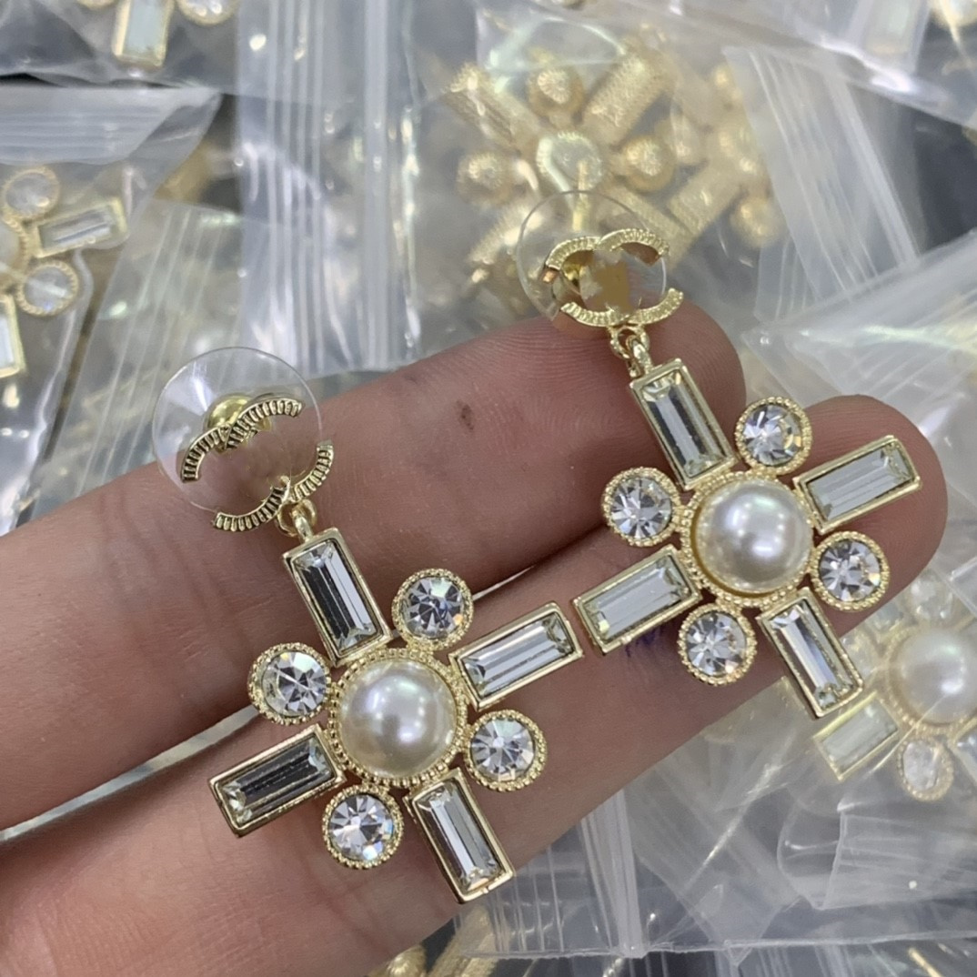 2023 Premium Brand Stud Earring Designer Girl's Love channel Earrings Luxury Fashion Jewelry Earring Gift Accessories ccity Art Design kx3i
2023 Premium Brand Stud Earring Designer Girl's Love channel Earrings Luxury Fashion Jewelry Earring Gift Accessories ccity Art Design kx3i