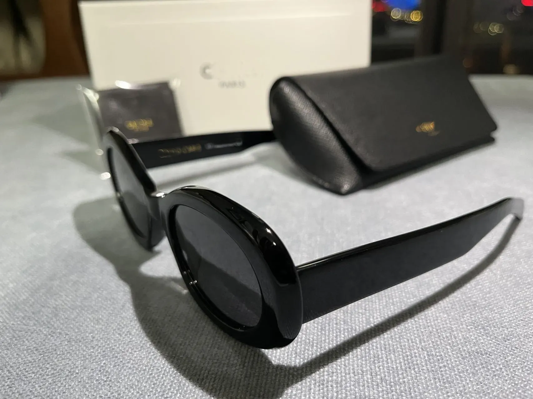 Retro cat's eye sunglasses for women CE's Arc de Triomphe oval French high street
Retro cat's eye sunglasses for women CE's Arc de Triomphe oval French high street