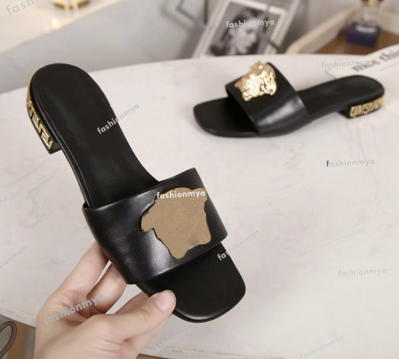 Designer Slipper La Flat Sandals Women Flip-Flops Low Heel Luxury Slippers Leather Slides Classic Men Beach Flip Flops Size35-46
Designer Slipper La Flat Sandals Women Flip-Flops Low Heel Luxury Slippers Leather Slides Classic Men Beach Flip Flops Size35-46