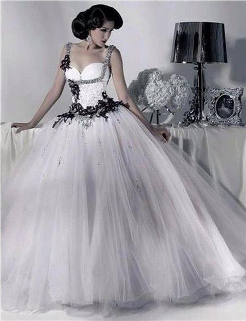 Gothic Black And White A Line Wedding Dresses With Lace Appliques Beaded Straps Sleeveless Long Tulle Bridal Gowns Back Lace-Up Plus Size Vintage Vest