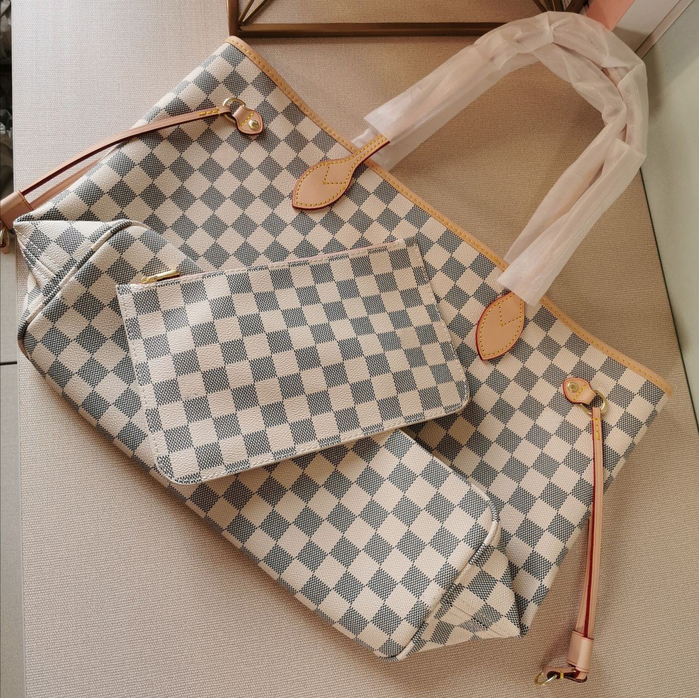 Tote Designer womens bag Ladies totes shoulder bag fashion luxury summer popular large capacity shoulder bag wallet bag leather backpack
Tote Designer womens bag Ladies totes shoulder bag fashion luxury summer popular large capacity shoulder bag wallet bag leather backpack