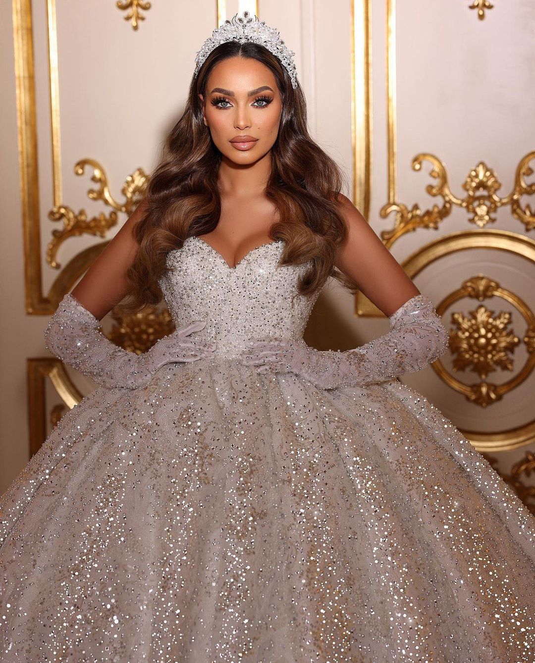 Sparkly Ball Gown Wedding Dresses Long Sleeves V Neck Sequins Applique 3D Lace Ruffles Bridal Gowns Beads Ds Formal Dress Plus Size Custom Made Vestid