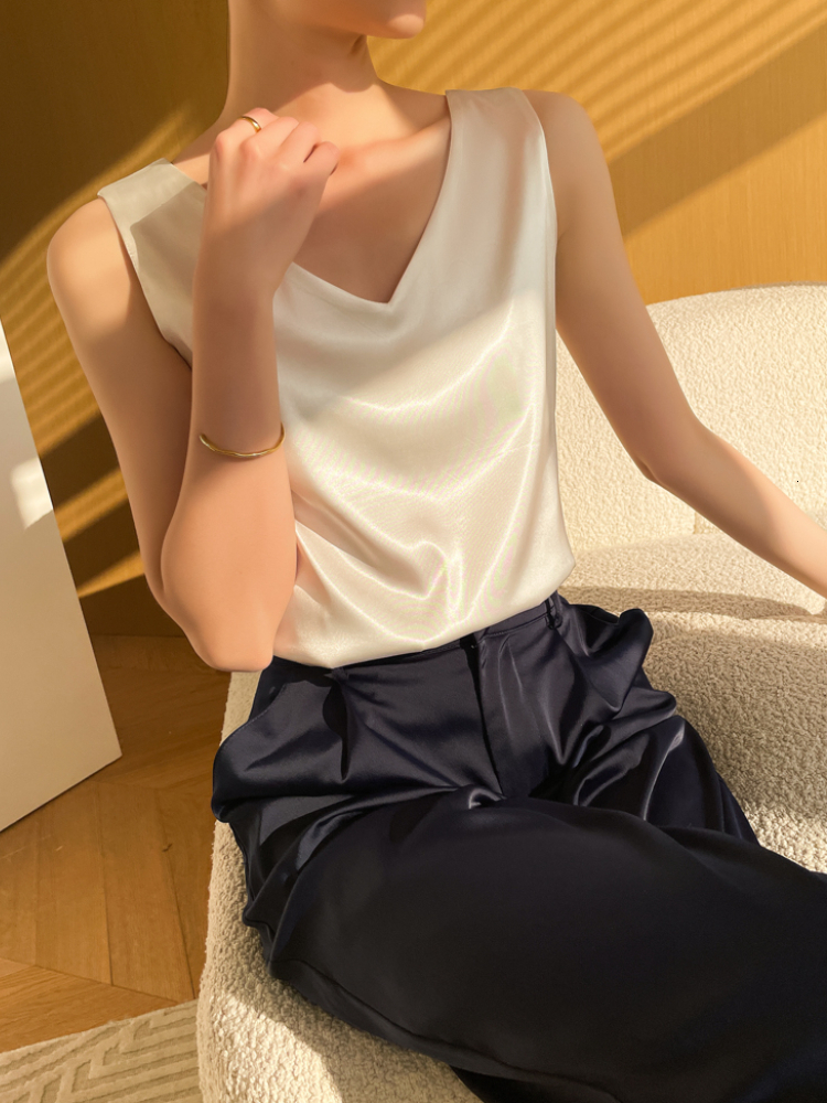 Camisoles Tanks White Silk Women Summer Top Camisole Elegant Temperament Tank Top Women Spring and Summer Vest Office Lady V-neck Halter Top 230426