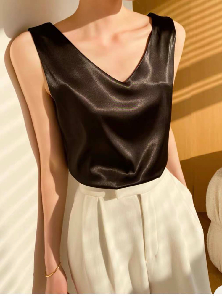 Camisoles Tanks White Silk Women Summer Top Camisole Elegant Temperament Tank Top Women Spring and Summer Vest Office Lady V-neck Halter Top 230426