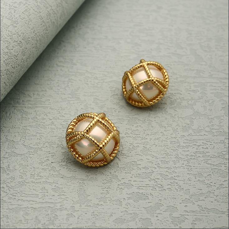 New Design Dangle Chandelier Retro contrasting red resin droplets 925 silver needle simple earrings Ear studs women Earring stud E0666
New Design Dangle Chandelier Retro contrasting red resin droplets 925 silver needle simple earrings Ear studs women Earring stud E0666
