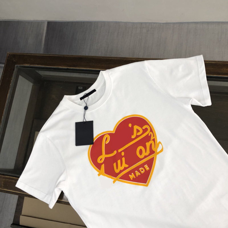 4XL Designer t shirt Men Women Tee Mens Womens V heart Designers T Shirts Luxury designer Polo Shirt Top Tees Summer T-shirt Men Clothing, White
4XL Designer t shirt Men Women Tee Mens Womens V heart Designers T Shirts Luxury designer Polo Shirt Top Tees Summer T-shirt Men Clothing, White