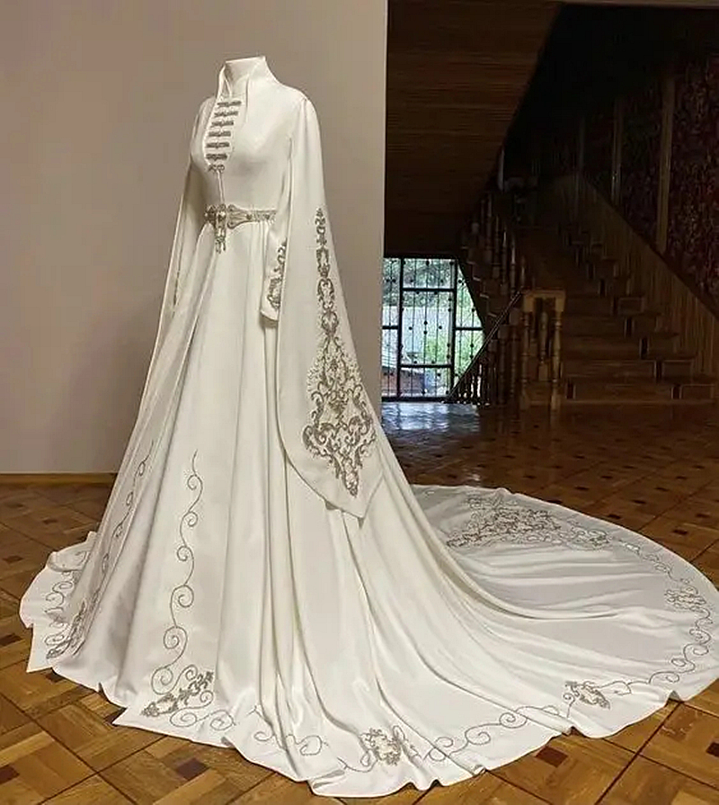 Elegant Caucasus Wedding Dresses Long Sleeves Silver Embroidery High Neck Traditional Bridal Gowns Muslim Ivory Robe De Mariee 2024