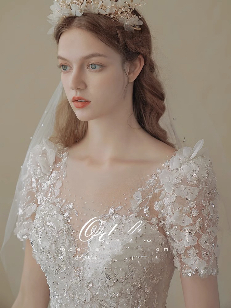 Princess Ball Gown Wedding Dress new 2023 Dubai shiny gown Sequined sweatheart Neck Long Sleeve Beads sweep train Bridal Gowns Crystal Bride robes de 