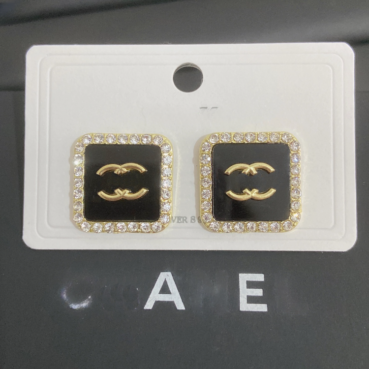 Women Charm Earrings 18k Gold Plated Black Stud Earrings Luxury Brand Love Jewelry Designer Diamond Earrings Family Gift Celtic Jewelry Wholesale
Women Charm Earrings 18k Gold Plated Black Stud Earrings Luxury Brand Love Jewelry Designer Diamond Earrings Family Gift Celtic Jewelry Wholesale