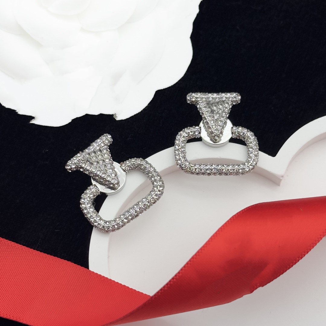 2023 earrings designer for women stud luxury gold heart shape Valentinoity pearl crystal gold double V letter jewelry classic kh4b
2023 earrings designer for women stud luxury gold heart shape Valentinoity pearl crystal gold double V letter jewelry classic kh4b