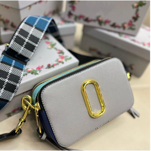 2023 Luxurys Designers Bags women handbag crossbody bag shoulder lady wallet simple versatile metal letter leather solid leather Postman handbags style good nice, Outer packing bag
2023 Luxurys Designers Bags women handbag crossbody bag shoulder lady wallet simple versatile metal letter leather solid leather Postman handbags style good nice, Outer packing bag