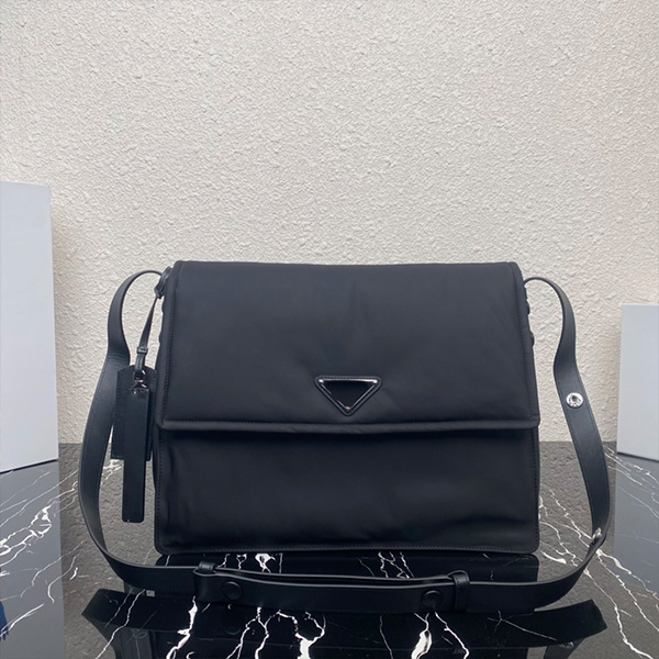 Postman bag nylon crossbody bags large nylon bags new leisure travel Single Shoulder Messenger Bag parachute large capacity men's and women's backpack p, Black
Postman bag nylon crossbody bags large nylon bags new leisure travel Single Shoulder Messenger Bag parachute large capacity men's and women's backpack p, Black