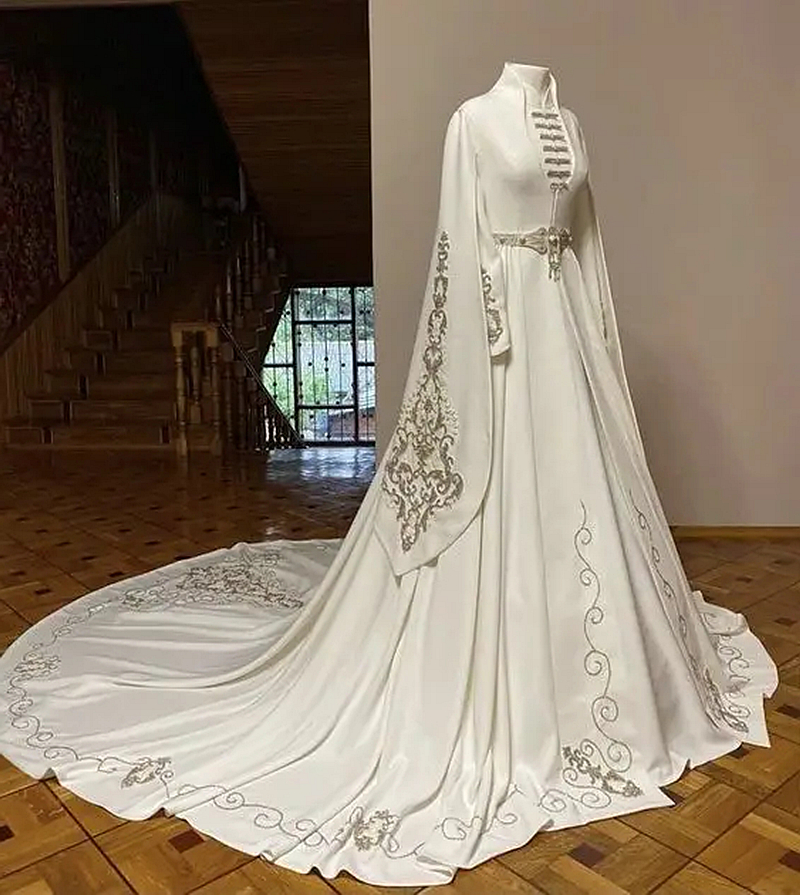 Elegant Caucasus Wedding Dresses Long Sleeves Silver Embroidery High Neck Traditional Bridal Gowns Muslim Ivory Robe De Mariee 2024
