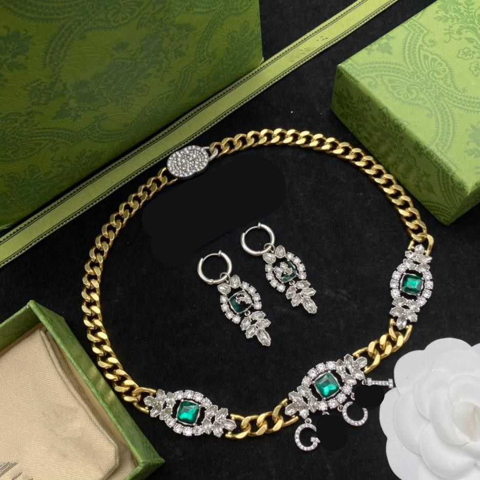 Pendant Necklaces luxury decoration brand New Love Pearl Inlaid Diamond Fashion Style Earnail Necklace
Pendant Necklaces luxury decoration brand New Love Pearl Inlaid Diamond Fashion Style Earnail Necklace