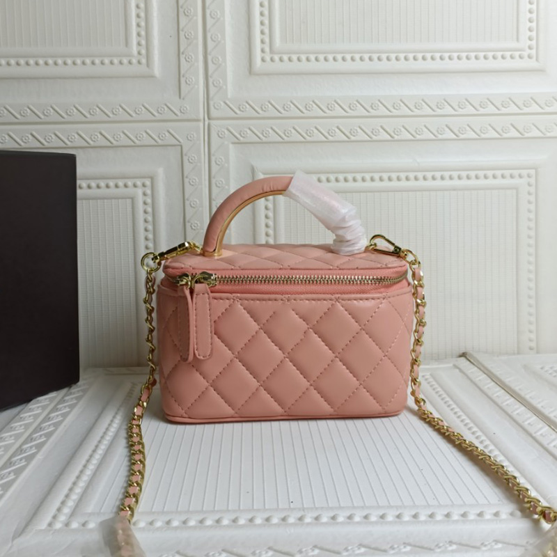 Womens Designer Classic Quilted Vanity Box Bags With Mirror Top Co Handle Tote GHW Crossbody Shoulder Cosmetic Case 19cm 4Colors Outdoor Sacoche Purse
Womens Designer Classic Quilted Vanity Box Bags With Mirror Top Co Handle Tote GHW Crossbody Shoulder Cosmetic Case 19cm 4Colors Outdoor Sacoche Purse