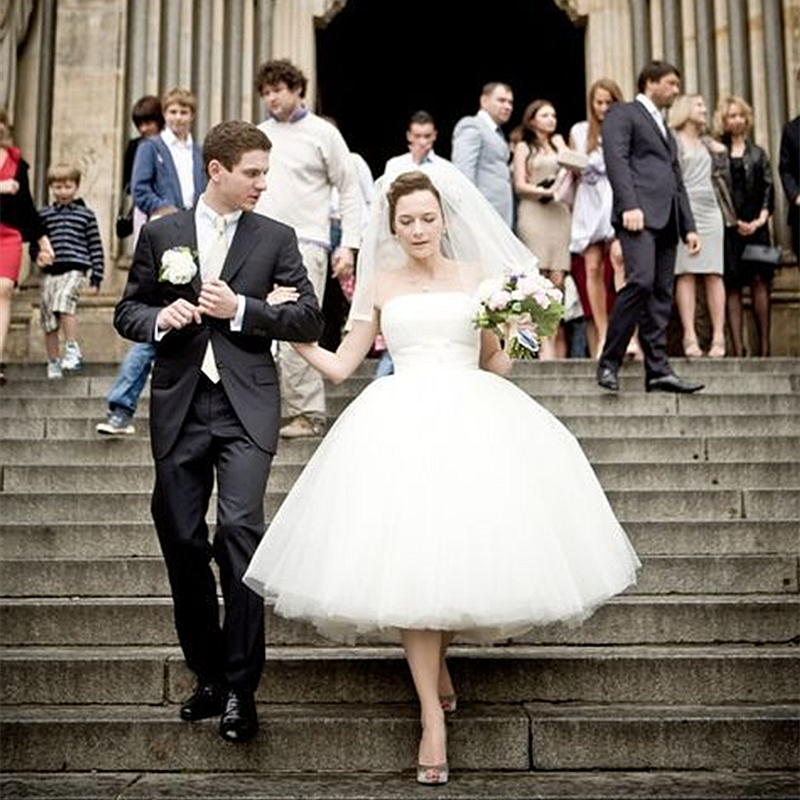 Vintage Short Tulle Wedding Dress Knee Length Pluffy Ivory Bridal Gowns Strapless Sleevelee Simple Garden Bride Dresses 2024 Spring Summer Vestido