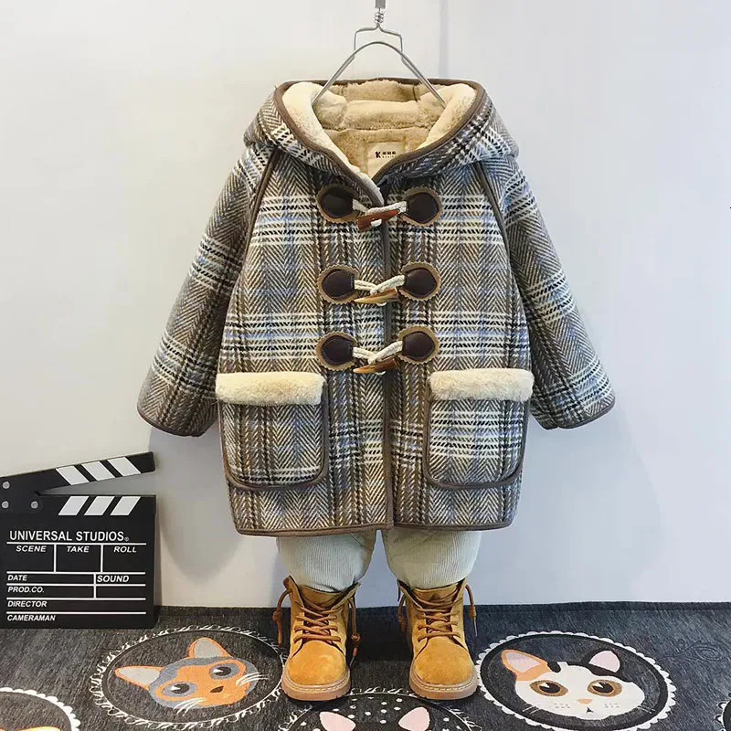 Jackets Children s Jacket Woolen Coat for Boy Baby Girls Snowsuit Kids Hooded Velvet Insulated Clothes Mid Length Plaid Windbreaker 231124