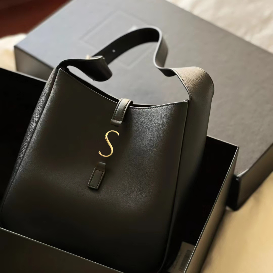 Womens tote le5a7 Hobo Bag Luxury camera handbag Genuine leather mens fashion Metal logo summer sunset crossbody Shoulder bag weekend Black designer clutch bags
Womens tote le5a7 Hobo Bag Luxury camera handbag Genuine leather mens fashion Metal logo summer sunset crossbody Shoulder bag weekend Black designer clutch bags