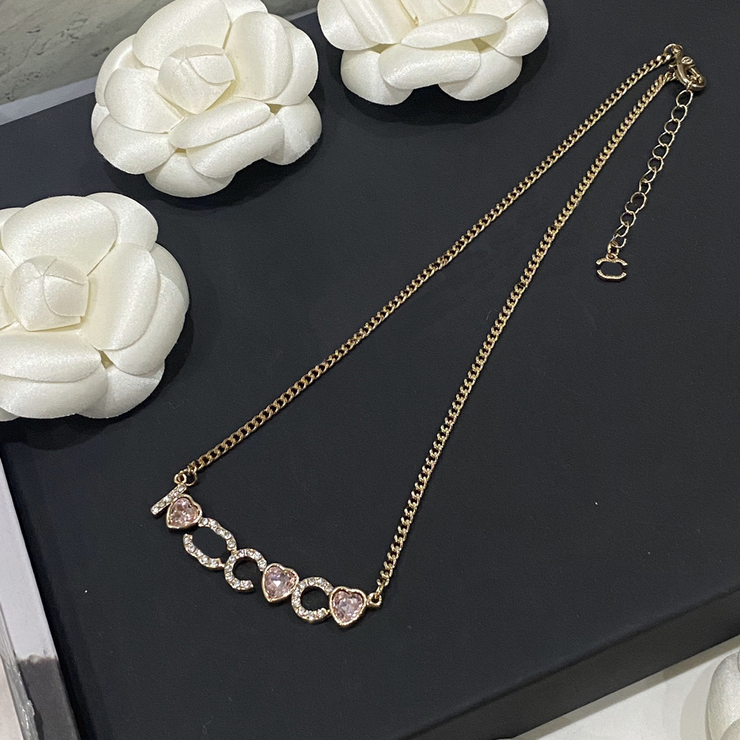 Pink Heart Pendant NecklaceDesigner Jewelry Stamp For Women Jewelry Gold Fashion Style Necklaces Popular Classic Brand Selected Gift Luxury Gifts Couple 40+5cm
Pink Heart Pendant NecklaceDesigner Jewelry Stamp For Women Jewelry Gold Fashion Style Necklaces Popular Classic Brand Selected Gift Luxury Gifts Couple 40+5cm