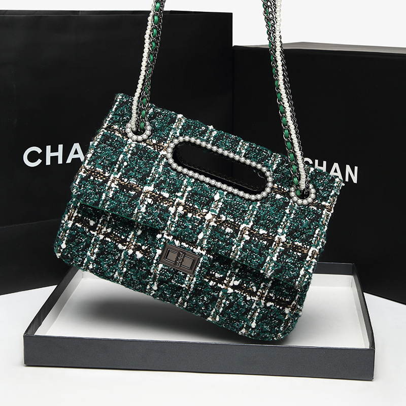 Factory wholesale ladies shoulder bags 2 colors winter popular rhombic tote bag elegant atmosphere plaid handbag sweet pearl fashion backpack 1130#