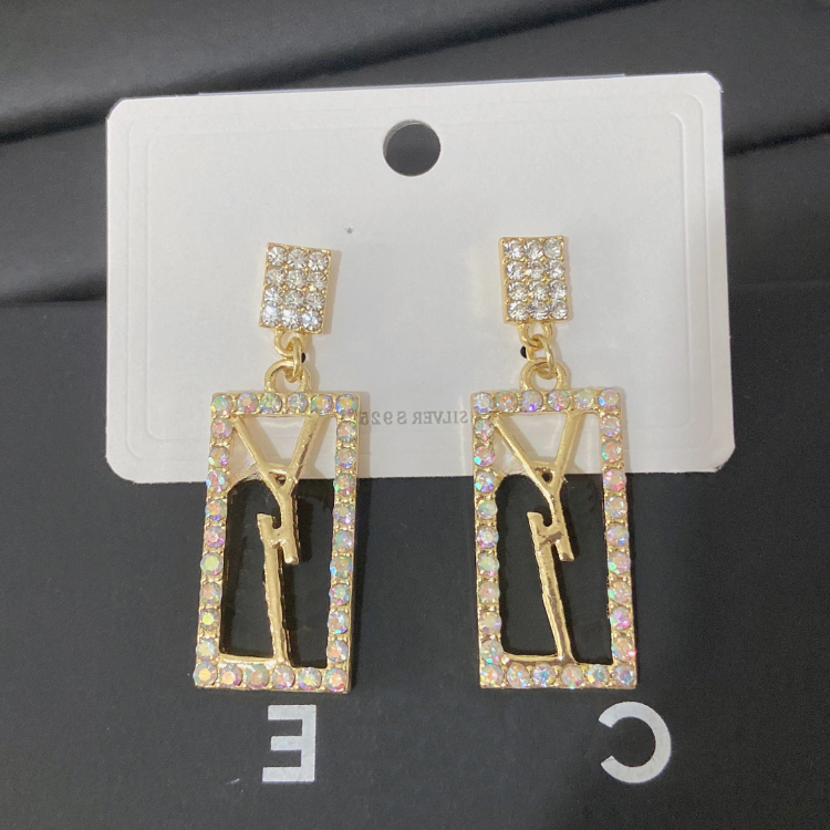 Designer Diamond Dangle Earrings Luxury 18K Gold Jewelry Letter Earrings Fashion Wedding Party Women Love Earrings Romantic Style Jewelry Wholesale
Designer Diamond Dangle Earrings Luxury 18K Gold Jewelry Letter Earrings Fashion Wedding Party Women Love Earrings Romantic Style Jewelry Wholesale