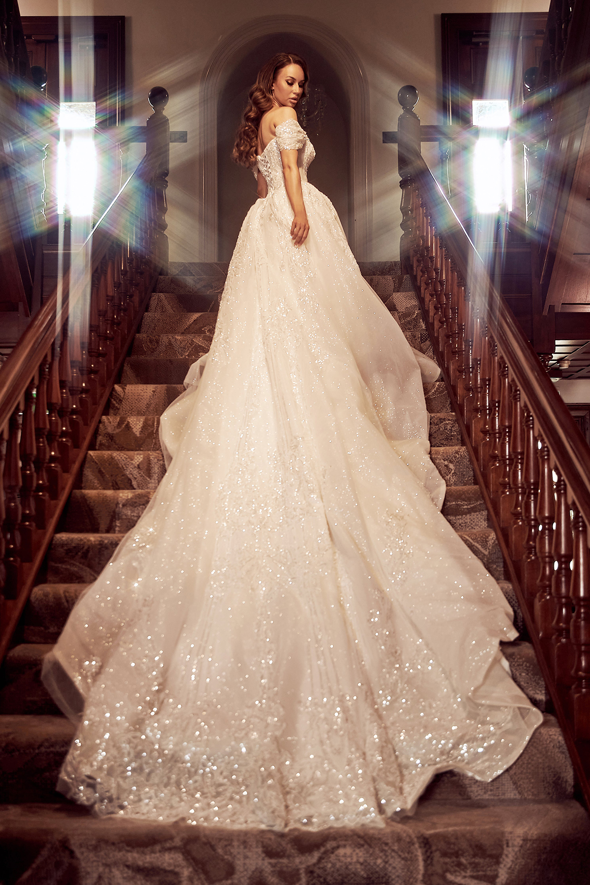 Elegant Ball Gown Wedding Dresses Sleeveless V Neck Off Shoulder Sequins Applique 3D Lace Ruffles Bridal Gowns Formal Dress Plus Size Custom Made Vest