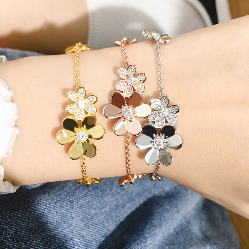 Luxury Brand Frivoles bracelet 5 flowers Bracelet Women Lucky cherry Flora Spring Ladybug designer Jewelry Set clover bracelets women 5 motif pendant Love bracelet
Luxury Brand Frivoles bracelet 5 flowers Bracelet Women Lucky cherry Flora Spring Ladybug designer Jewelry Set clover bracelets women 5 motif pendant Love bracelet