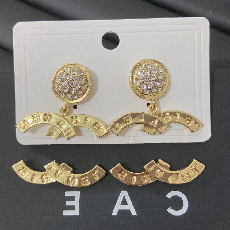 Designer Stud Diamond Earrings Family Lovers Gift Jewelry Spring Romantic New Dangle Earrings 18K Gold Plated Women's Luxury Earrings Fashion Jewelry Wholesale
Designer Stud Diamond Earrings Family Lovers Gift Jewelry Spring Romantic New Dangle Earrings 18K Gold Plated Women's Luxury Earrings Fashion Jewelry Wholesale