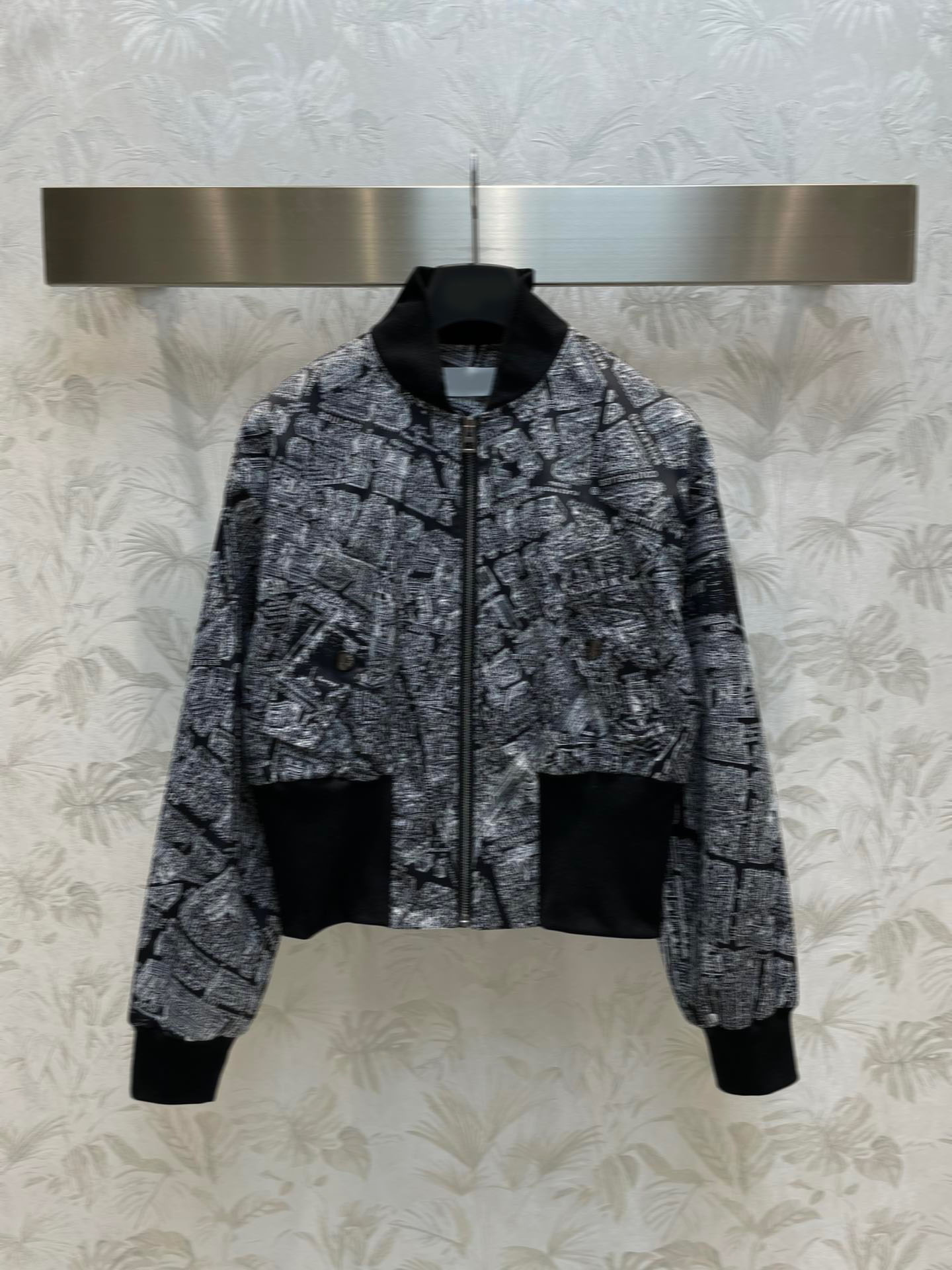 2023 Women Map Printed Ladies Crew Neck Jackets Long Sleeve Zipper Bomber Outwear Casual Pocket Street Wear Coat, Black
2023 Women Map Printed Ladies Crew Neck Jackets Long Sleeve Zipper Bomber Outwear Casual Pocket Street Wear Coat, Black