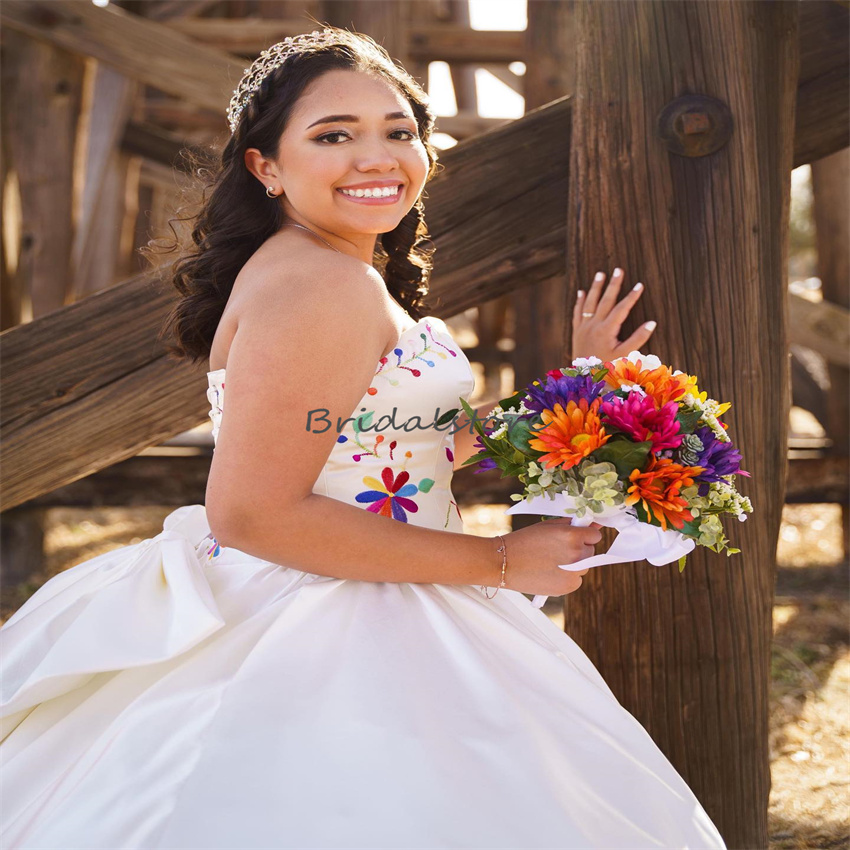 Elegant White 15 Quinceanera Dresses 2023 Mexican Style Sweetheart Ball Gown Prom Dress With Bow Embroidery Sixteen 16 Birthday Vestidos De Xv Charro 