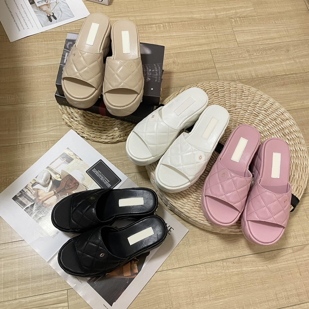2023 Designer Channel Branded platform Slippers Thick bottom Sandals Letter Quilting plaid Slides lady Wedges Sandal Beach High heel slip on slipper, Chnl4254
2023 Designer Channel Branded platform Slippers Thick bottom Sandals Letter Quilting plaid Slides lady Wedges Sandal Beach High heel slip on slipper, Chnl4254