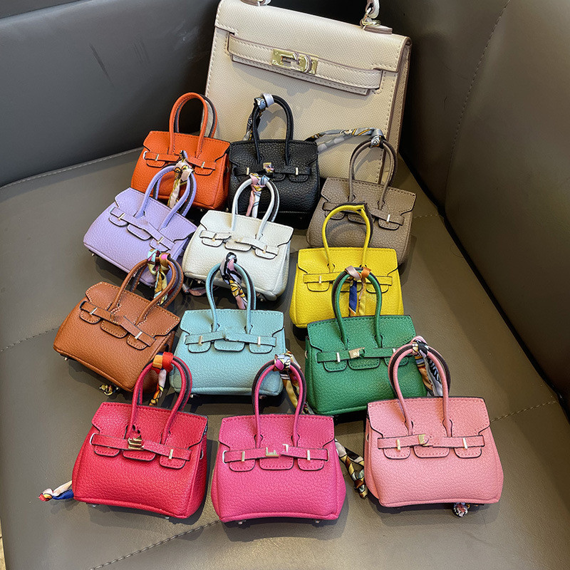 Mini Birkin H bag pendant High quality keychain lipstick case Solid color Earphone bag pendant Car keychain pendant decoration
Mini Birkin H bag pendant High quality keychain lipstick case Solid color Earphone bag pendant Car keychain pendant decoration