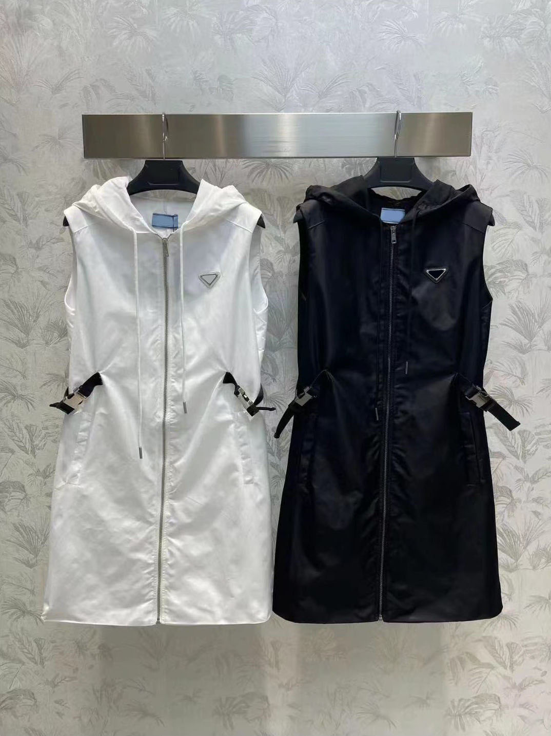 New Fashion Women's Jackets Black Zip Up Sleeveless Hoodies Dress Women High Waist Solid Loose Casual Summer Vintage
New Fashion Women's Jackets Black Zip Up Sleeveless Hoodies Dress Women High Waist Solid Loose Casual Summer Vintage