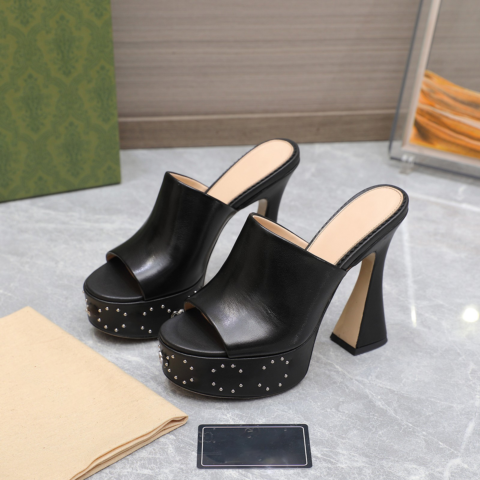 Designer Sandals Women Fashion Thick Bottom Luxury Platform Sandals Womens Hate High Slope Heels Leather Casual Roman Sandals Large Size Fashion Slippers 35-42, 2#
Designer Sandals Women Fashion Thick Bottom Luxury Platform Sandals Womens Hate High Slope Heels Leather Casual Roman Sandals Large Size Fashion Slippers 35-42, 2#