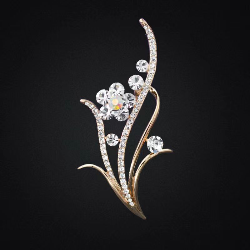 High grade and elegant brooch for women, exquisite, simple, atmospheric, and versatile. Embroidery for women, pin, shawl, buckle accessories
High grade and elegant brooch for women, exquisite, simple, atmospheric, and versatile. Embroidery for women, pin, shawl, buckle accessories